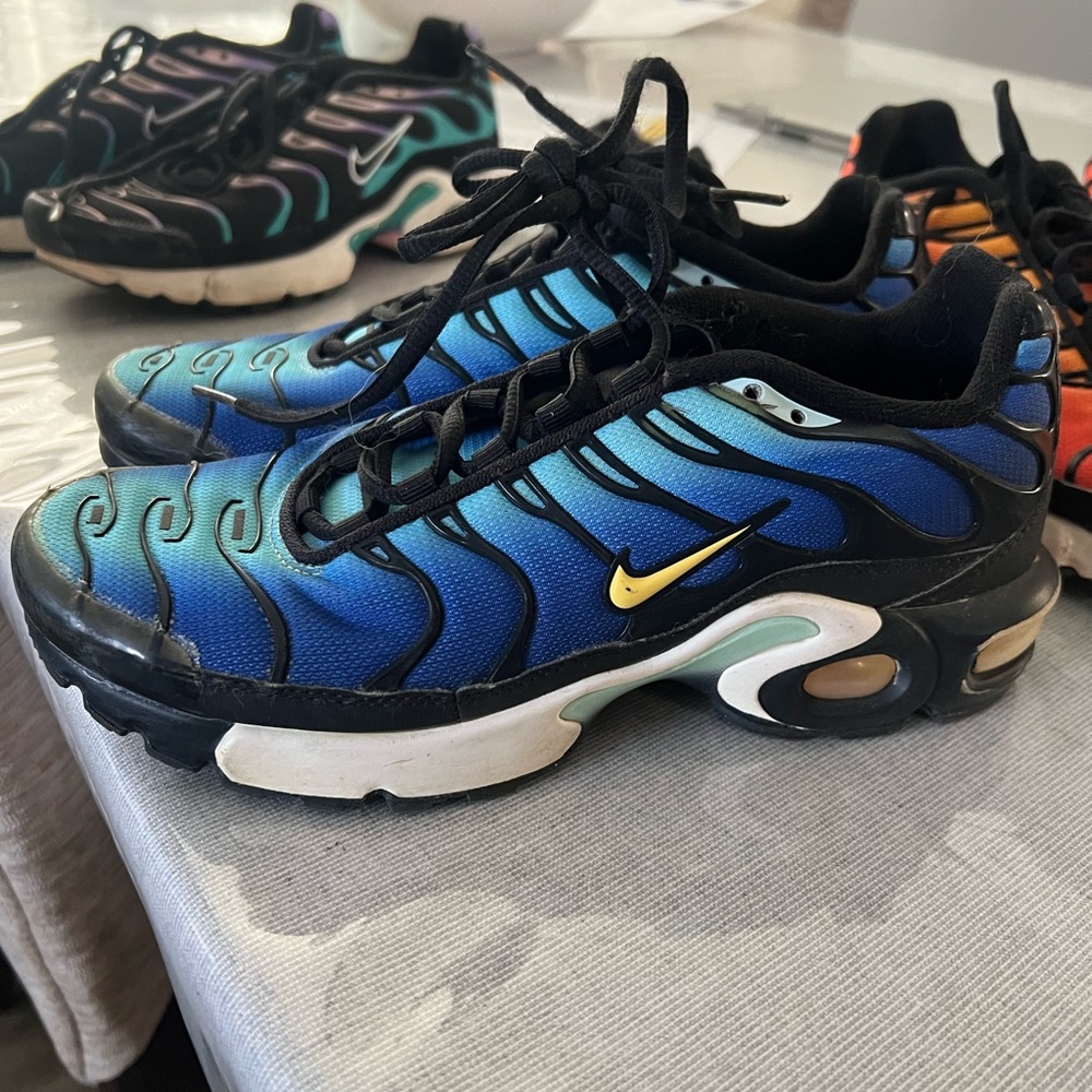 Size 5.5 Youth air max plus (Size 7.5 women’s, 5.5 mens)